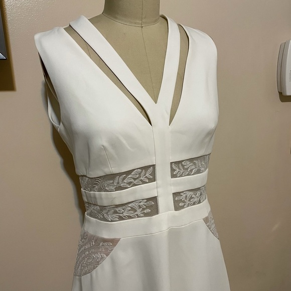 0063 NWT Karleigh Dress in Off White
BCBGMAXAZRIA sz 12 - Picture 4 of 14